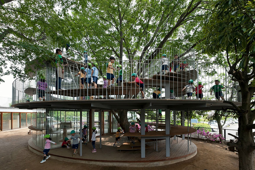 kindergarten-around-tree-zelkova-fuji-tezuka-architects-13